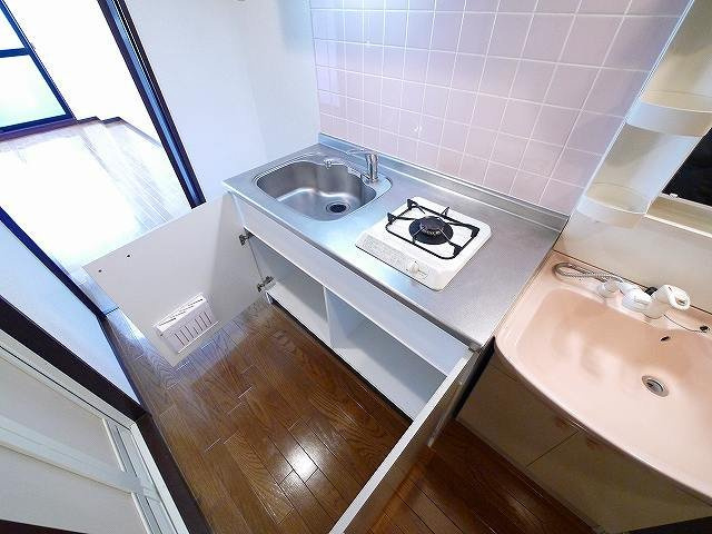 万葉Ⅰ（マンション万葉Ⅰ）のキッチン|きれいなキッチンです