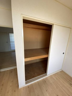 【その他】 | リバーサイド清川 | 洋室5帖収納