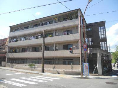 山岡マンションの外観