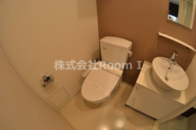 【トイレ】 | エスリード谷町六丁目 | 落ち着いた色調のトイレです