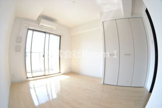 【居間・リビング】 | エスリード谷町六丁目 | ゆったり過ごせる居間です