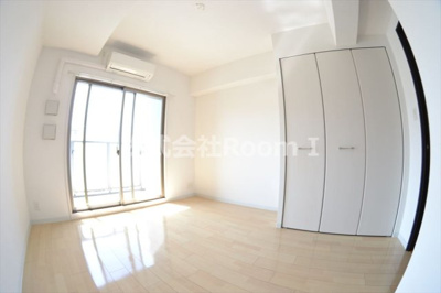 【居間・リビング】 | エスリード谷町六丁目 | ゆったり過ごせる居間です