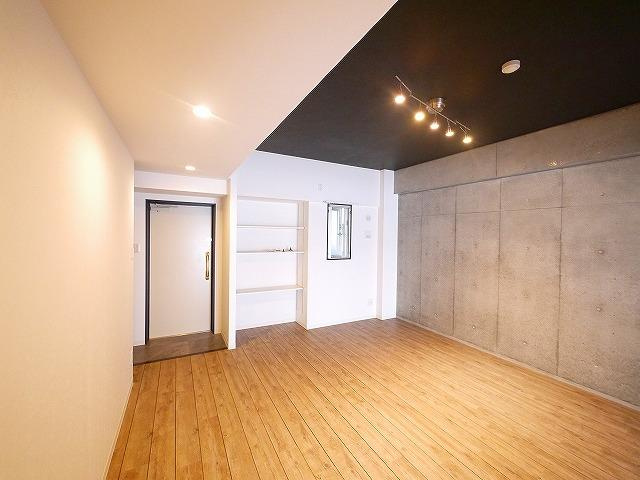 グリュックメゾン西大寺の内装|明るい色調の室内です