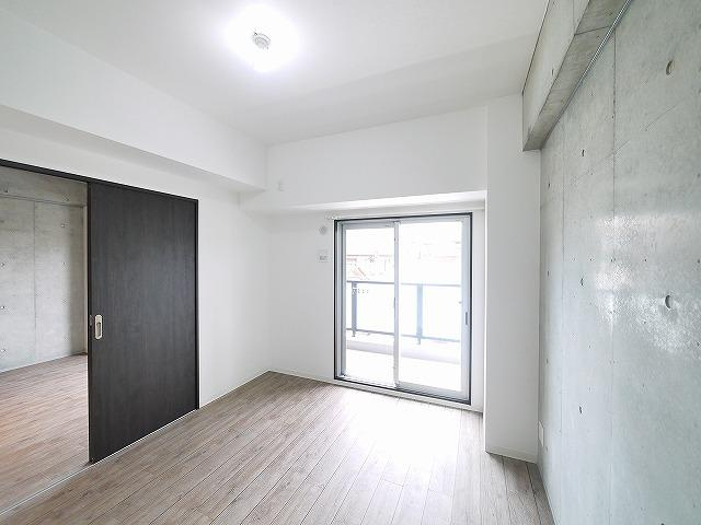 グリュックメゾン西大寺の洋室|落ち着いた色調の洋室です