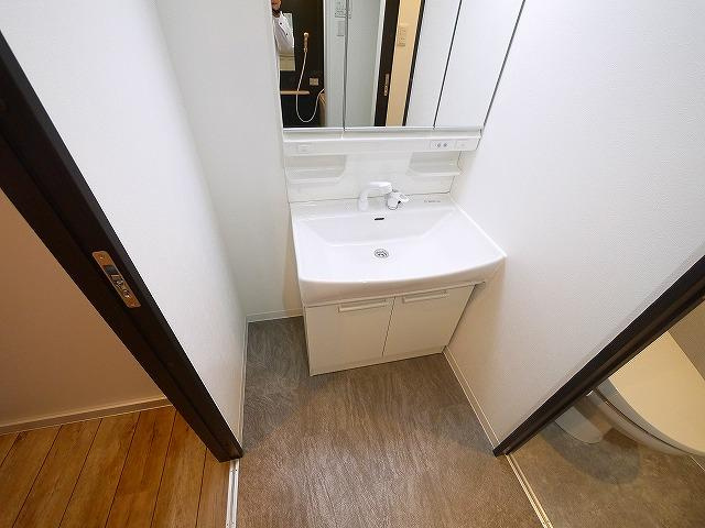 グリュックメゾン西大寺の洗面所|使いやすい洗面所です