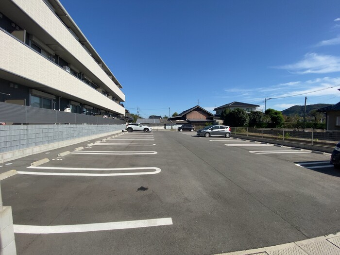 熊本市北区弓削６丁目のアパートの駐車場