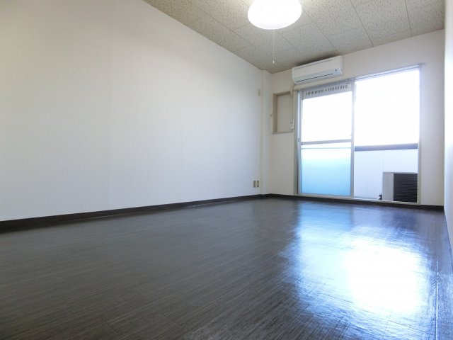 ビレッジ北野田の洋室