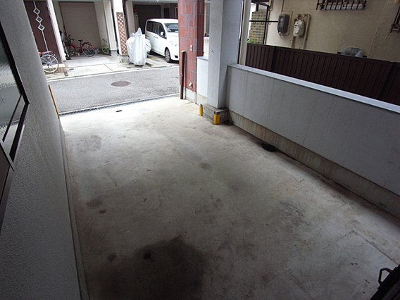 ひまわりコーポの駐車場