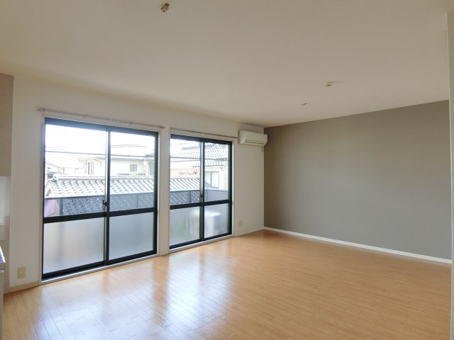 ラシェットエムザC棟の居間・リビング