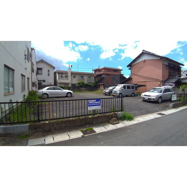 岐阜市月丘町３丁目の駐車場の外観