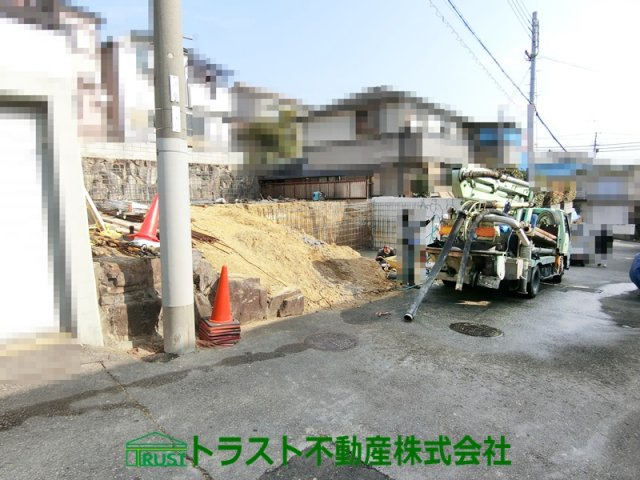 明石市東朝霧丘　新築戸建の前面道路含む現地写真