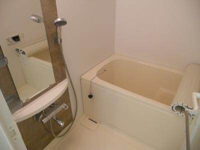 カスタリア壬生の浴室|高温差し湯機能付バス