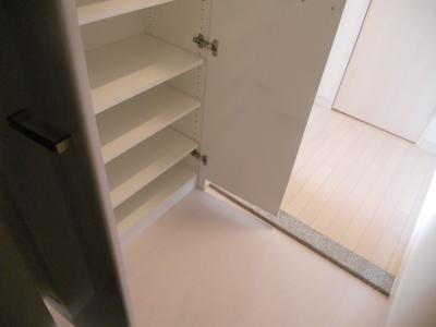 カスタリア壬生の玄関|玄関・シューズＢＯＸ