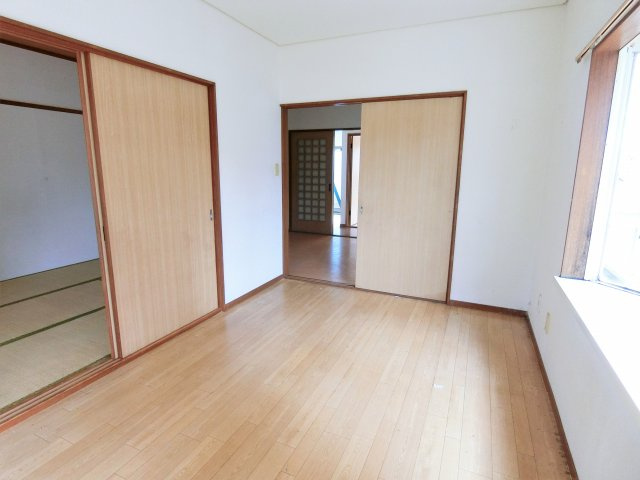 ブリエールの洋室