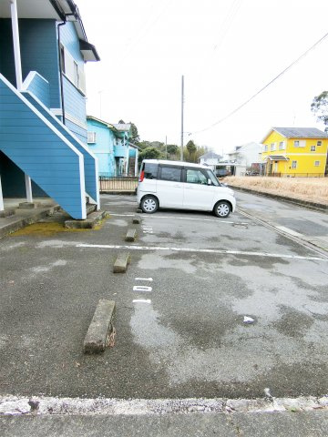 ブリエールの駐車場