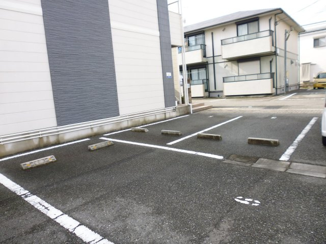 グローリー1番館の駐車場