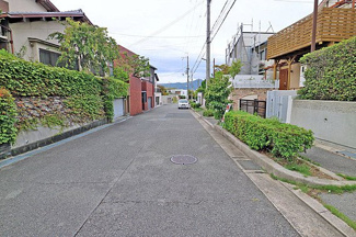 【前面道路含む現地写真】