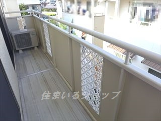 広島市安佐北区落合南３丁目のアパートのバルコニー