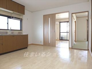 広島市安佐北区落合南３丁目のアパートの居間・リビング