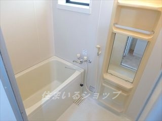 広島市安佐北区落合南３丁目のアパートの浴室|窓あり