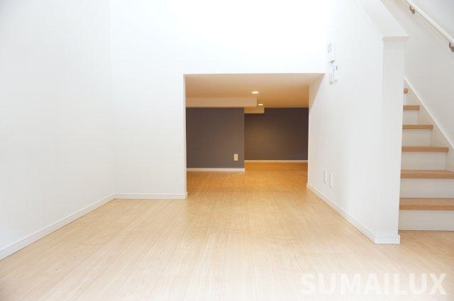 熊本市中央区黒髪３丁目のアパートの居間・リビング