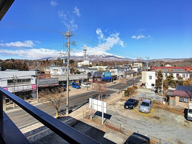 サンサンの３Ｆ暮らしの展望|玄関前からは浅間山が良く見えますヨ(^^)