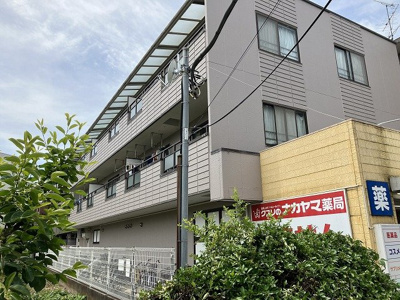 【外観】 | サンネックス峰 | 2沿線利用可能な「登戸」駅まで平坦な道を徒歩3分！「向ヶ丘遊園」駅までも徒歩10分！コンビニ・スーパーが近くてお買物にも便利な立地です☆