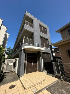 【外観】 | カロス桜 | 南武線「宿河原」駅まで徒歩6分！小田急線「登戸」駅までも徒歩11分♪便利な立地の3階建てマンションです♪