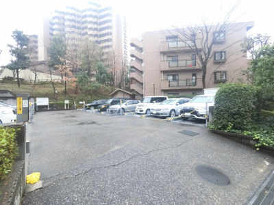 【駐車場】 | 港北ニュータウンパークサイドハイツ3番館 | 敷地内駐車場