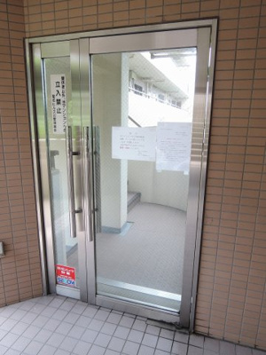 【エントランス】 | 菊名ヒルズ92 | 共用部分です。
菊名駅まで徒歩9分、バス停までも徒歩1分と好立地。