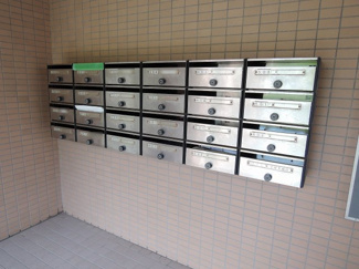 【その他共用部分】 | 集合ポストです。
郵便物などはこちらに届きます。