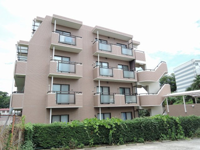 【外観】 | 菊名ヒルズ92 | 階下の心配のない1階住居につき子育てにも◎開放感有る専用庭付。
LDKと一体感のある使いやすいシステムキッチン採用。