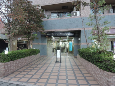 【エントランス】 | ライオンズマンション蒲田南 | 京急本線「雑色」駅徒歩5分、京急本線・京急空港線「京急蒲田」駅徒歩13分
大田区で最大の店舗数「雑色商店街」まで徒歩5分