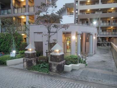【エントランス】 | プロムナード仲町台3号棟 | 横浜市営地下鉄ブルーライン「仲町台」駅徒歩5分と好立地
通勤時間の短縮でご家族と過ごす時間を増やす事が出来ます。