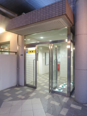 【エントランス】 | プロムナード仲町台3号棟 | 日勤管理なのでエントランスもきれいです。