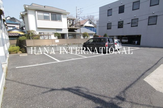 レオパレスＲｏｕｔｅ１４の駐車場