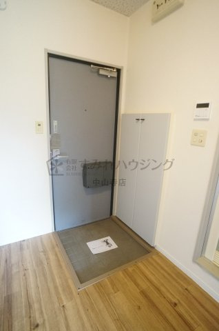 ハイツ翠苑の玄関