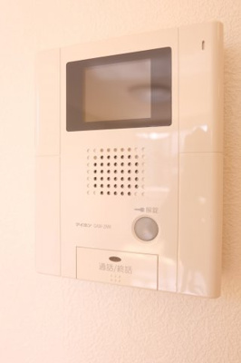 【セキュリティ】 | 【シャーメゾン】サジテール小倉台B棟 | 快適な生活を守る。ＴＶモニター付インターホン。