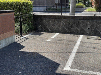 【その他共用部分】 | 敷地内にバイク置き場を完備しています！有料にて相談可能です！お気軽にご相談ください☆