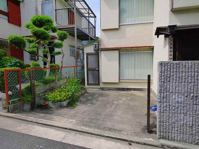 矢田山戸建の駐車場|駐車場完備です