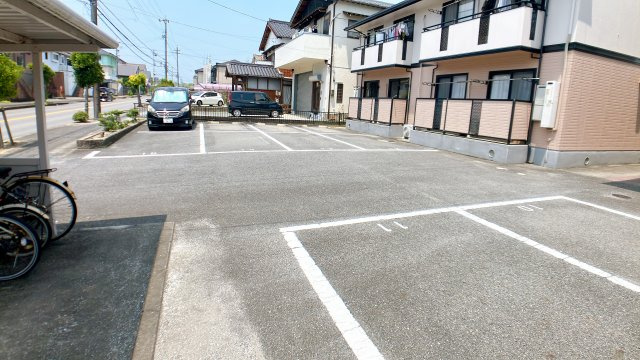 サンハイムホウゲツＢ棟の駐車場