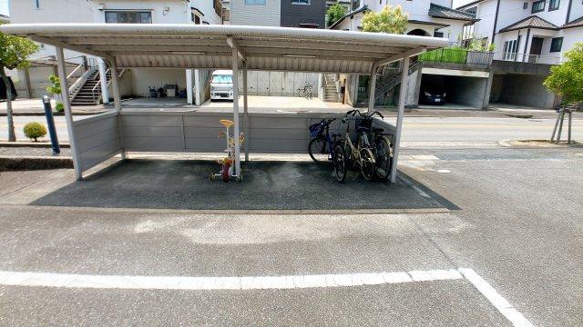 サンハイムホウゲツＢ棟の駐車場