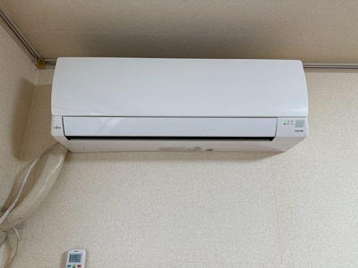 【設備】 | エステートアイⅤ | 暑い夏や寒い冬に大活躍のエアコン付きです☆冷暖房完備で1年中快適に過ごせます♪