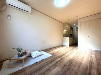 【寝室】 | エステートアイⅤ | 南西向き洋室7.4帖☆収納スペースがあります♪荷物をたっぷり収納できてお部屋がすっきり片付きます☆