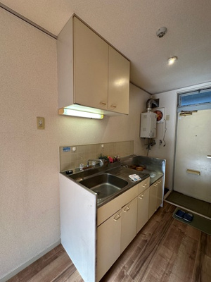 【キッチン】 | エステートアイⅤ | ガスコンロ設置可能のキッチンです☆ご自身でお好きなタイプのガスコンロをご用意いただけます！場所を取るお鍋やお皿もすっきり収納できます♪