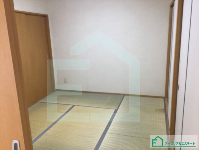ピオーネハイツの和室|畳の上でゆっくりとくつろげる和室です