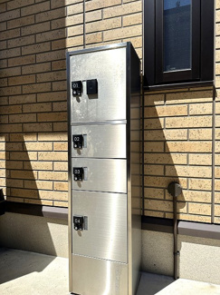 【その他共用部分】 | 共用エントランスには宅配BOXがあるので荷物の受け取りもスムーズに♪再配達の手間がかからないのが魅力♪