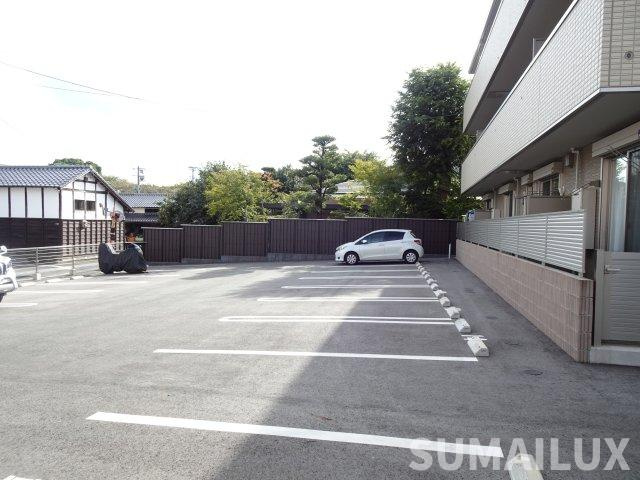 ピアの駐車場