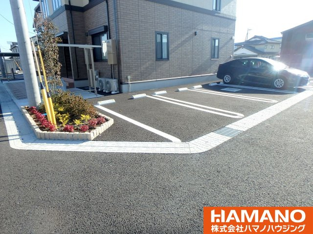 サンライズパレの駐車場|駐車場があるので、車を買う予定の方も安心です