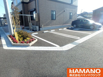 【駐車場】 | サンライズパレ | 駐車場があるので、車を買う予定の方も安心です
